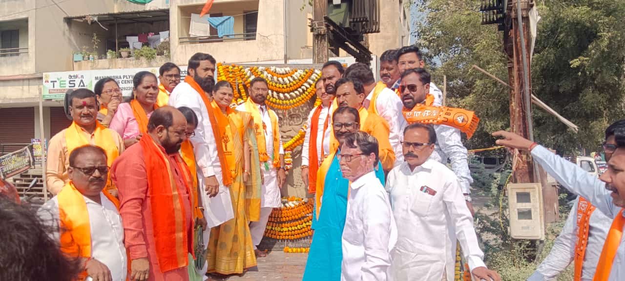 संजय दरेकर यांच्या रॅलीला उत्स्फूर्त प्रतिसाद                                 महाविकास आघाडीला विजयी करण्याचे केले आवाहन