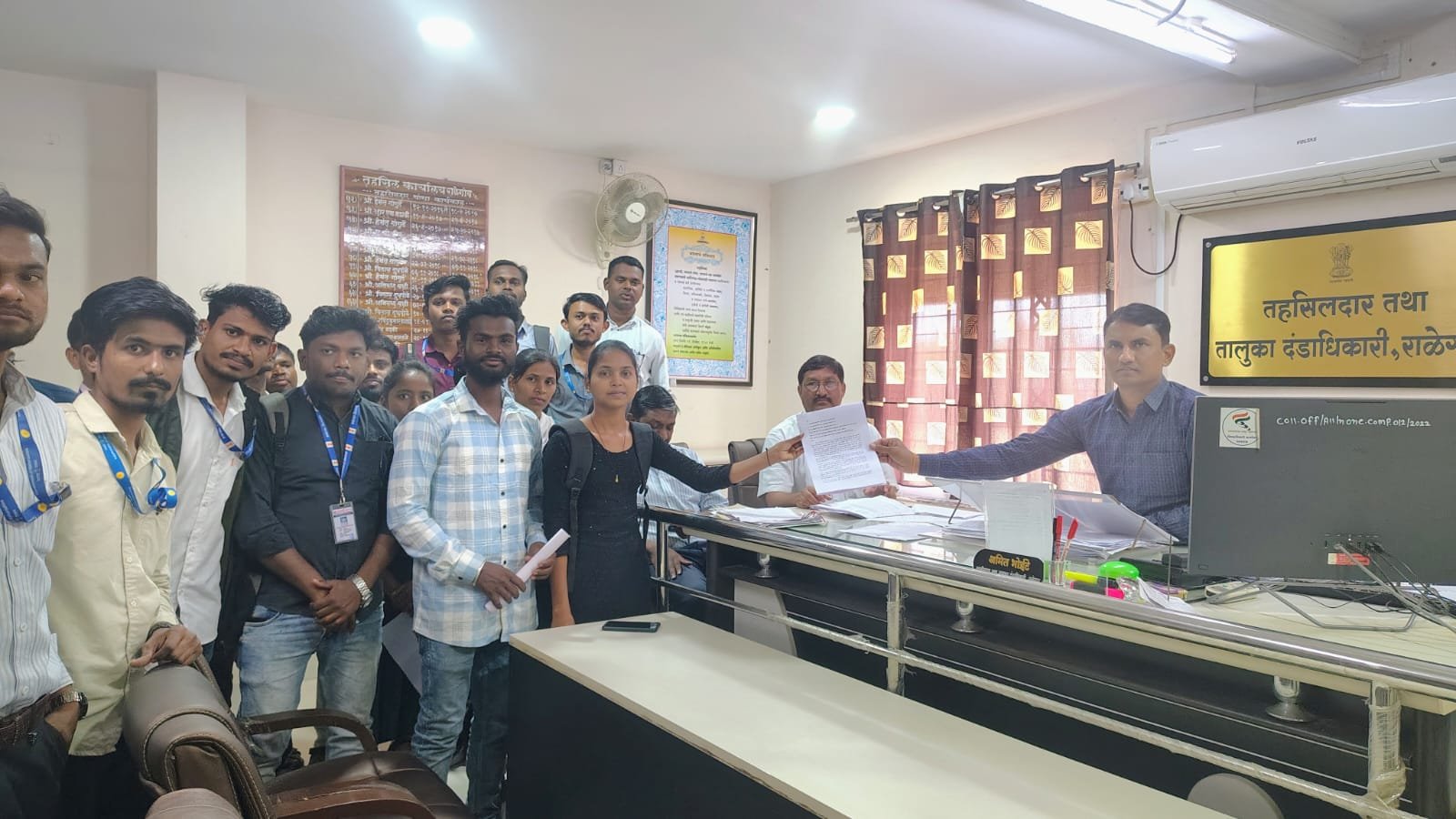 मुख्यमंत्री युवा कार्य प्रशिक्षणार्थी यांना नियमित करण्यात यावे                                         #####संबंधित प्रशिक्षणार्थींनी दिले गटविकास अधिकारी यांना निवेदन